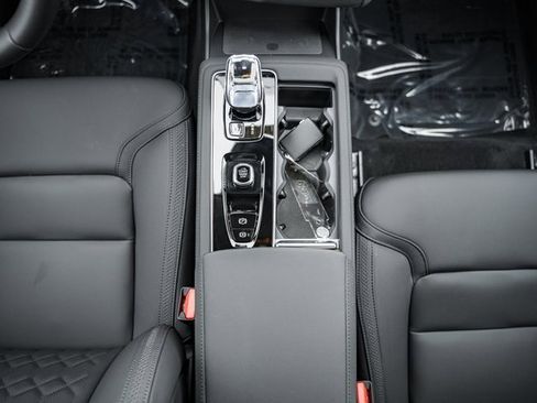 New 2026 Volvo XC90 B6 Plus w/ Protection Package Premier image 24