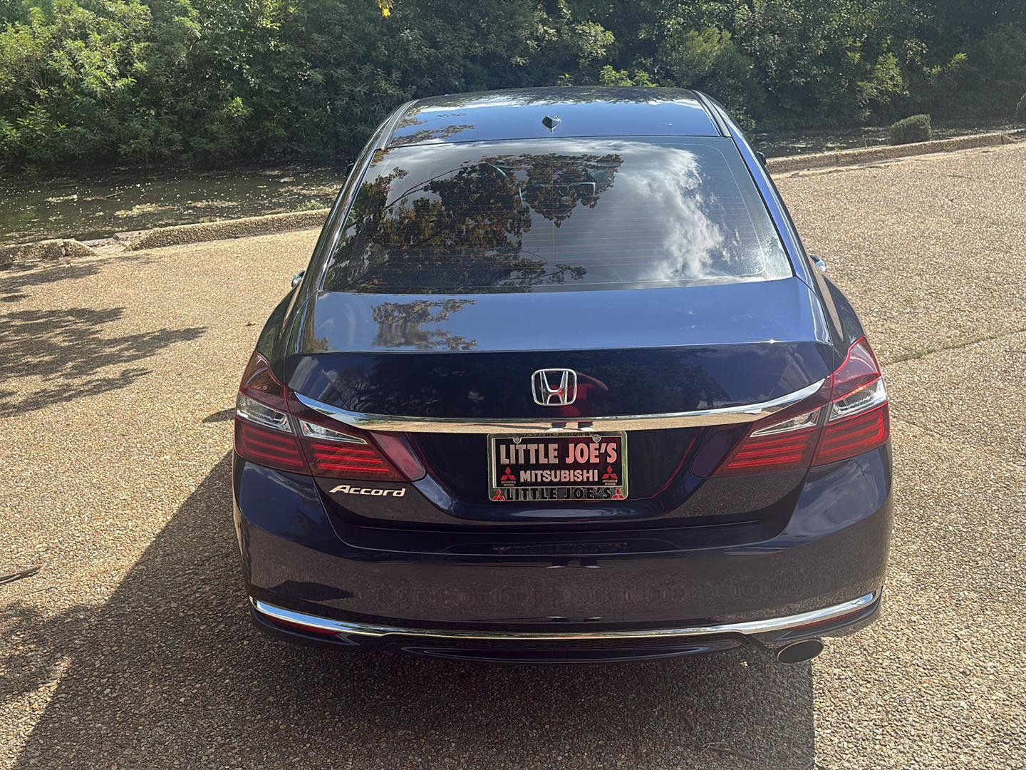Used 2017 Honda Accord EX image 7