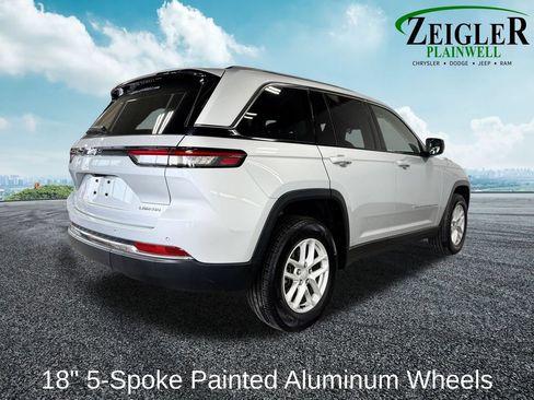 Used 2023 Jeep Grand Cherokee Laredo w/ Luxury Tech Group I AWD/4WD image 6
