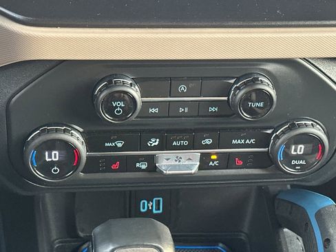 Used 2023 Ford Bronco Wildtrak image 21