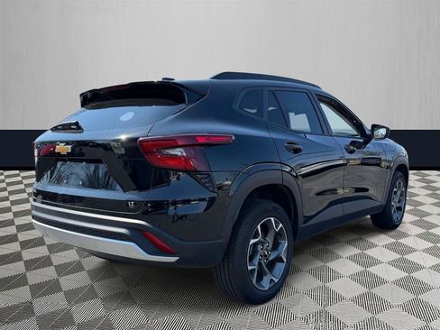 Used 2025 Chevrolet Trax LT w/ LT Convenience Package image 5