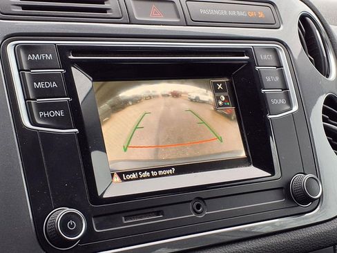 Used 2016 Volkswagen Tiguan S image 19