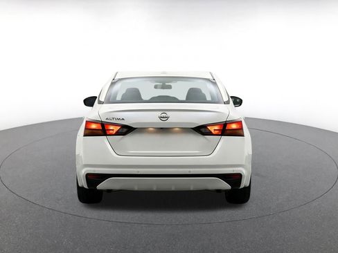 Used 2025 Nissan Altima 2.5 SV FWD image 8