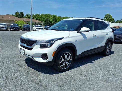 Used 2023 Kia Seltos EX AWD/4WD image 8