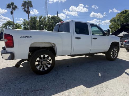 Used 2011 GMC Sierra 2500 SLE w/ SLE Preferred Package AWD/4WD image 8