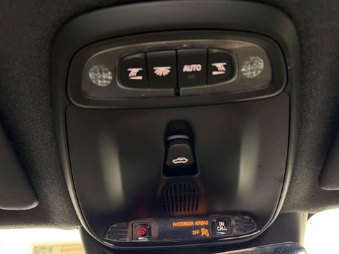 Used 2020 Volvo XC40 T4 R-Design w/ Protection Package Premier image 18