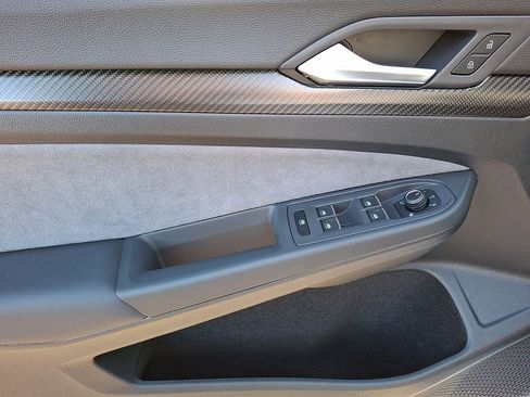 Used 2025 Volkswagen Golf R Black Edition image 9