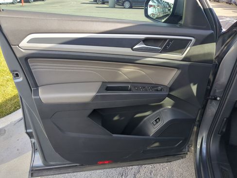 Used 2021 Volkswagen Atlas Cross Sport SEL image 14