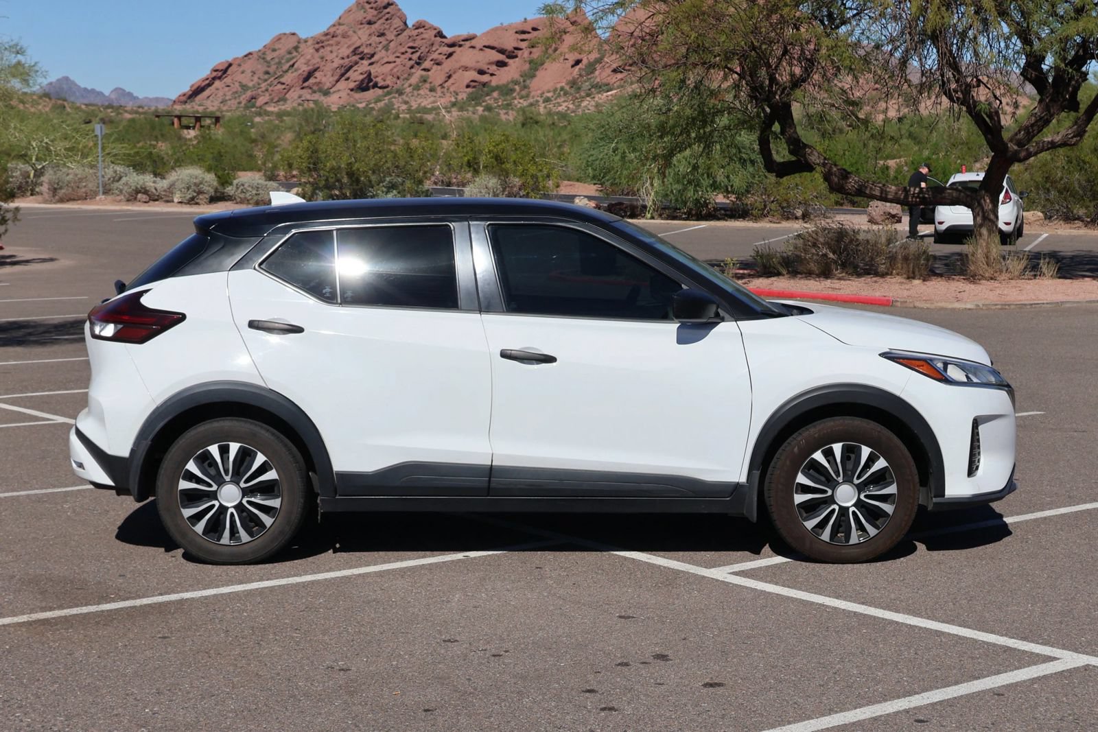 Used 2022 Nissan Kicks S FWD image 2