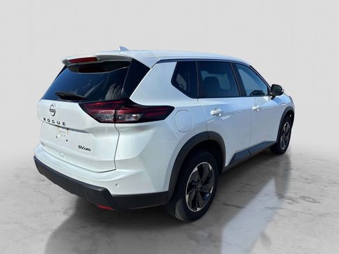 Used 2024 Nissan Rogue SV AWD/4WD image 5