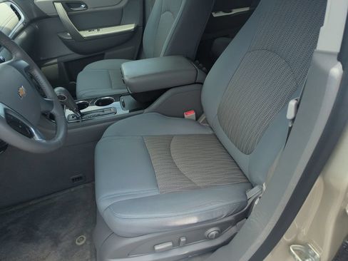 Used 2015 Chevrolet Traverse LT w/ Style and Technology Package FWD image 12