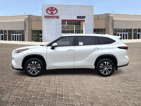 New 2026 Toyota Highlander XLE image 3