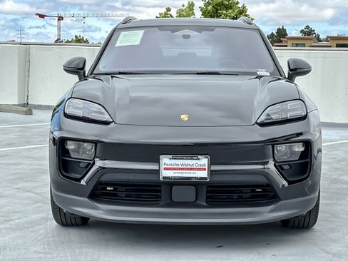 Used 2025 Porsche Macan 4 Electric AWD/4WD image 11
