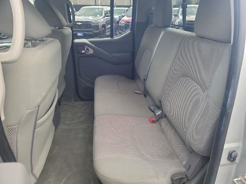 Used 2018 Nissan Frontier SV image 21