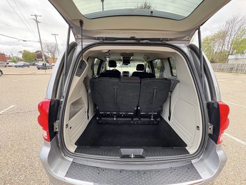 Used 2016 Dodge Grand Caravan SXT w/ Rear Park Assist Package image 73