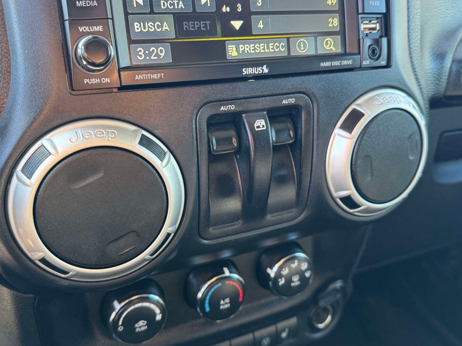 Used 2016 Jeep Wrangler Sahara w/ Connectivity Group AWD/4WD image 20