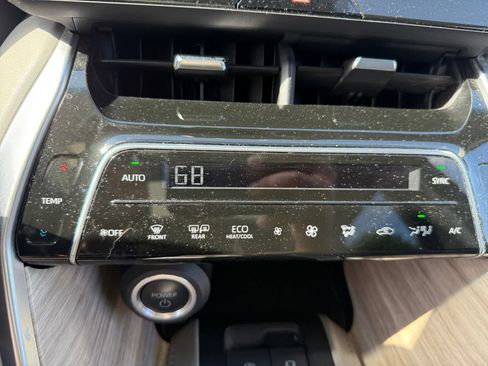 Used 2023 Toyota Venza Limited AWD/4WD image 17