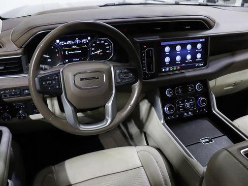 Used 2021 GMC Yukon XL Denali w/ Denali Ultimate Package image 25