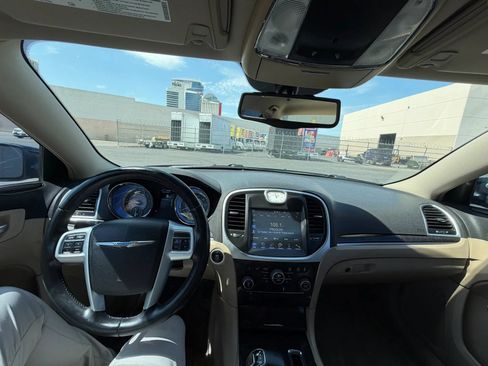 Used 2014 Chrysler 300 RWD image 18