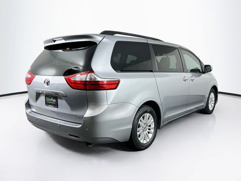 Used 2016 Toyota Sienna XLE w/ XLE Navigation Package FWD image 9