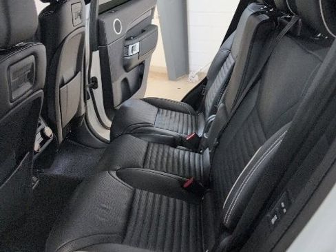 Used 2022 Land Rover Discovery S R-Dynamic image 11