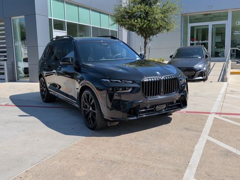 Used 2024 BMW X7 xDrive40i w/ M Sport Package AWD/4WD image 2