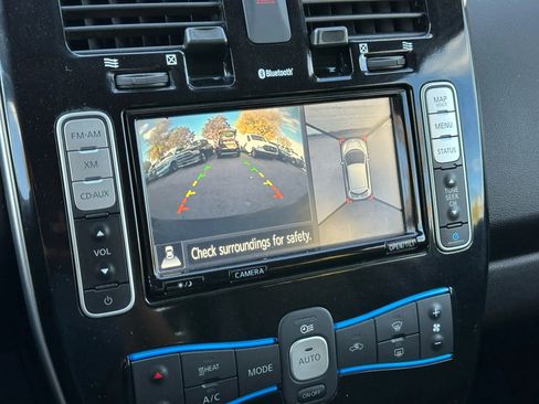 Used 2015 Nissan Leaf SL w/ Premium Package image 34