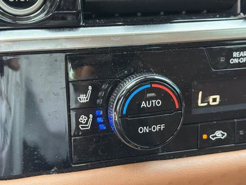 Used 2023 Nissan Pathfinder Platinum image 32