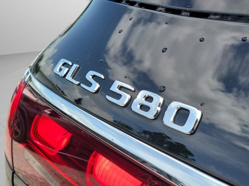 Certified 2025 Mercedes-Benz GLS 580 4MATIC image 32