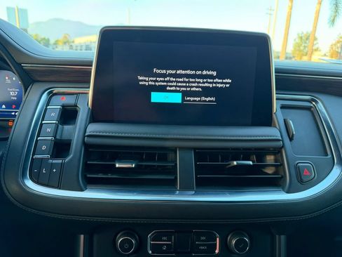 Used 2024 Chevrolet Suburban LT RWD image 23