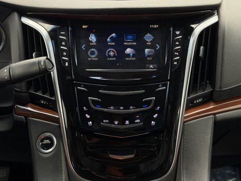 Used 2018 Cadillac Escalade Luxury RWD image 23