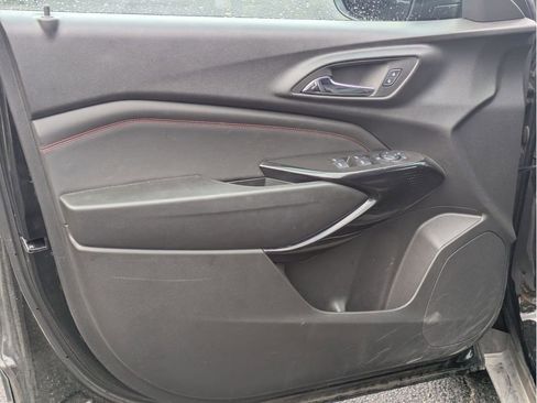 Certified 2025 Chevrolet Trax RS w/ Driver Confidence Package image 11