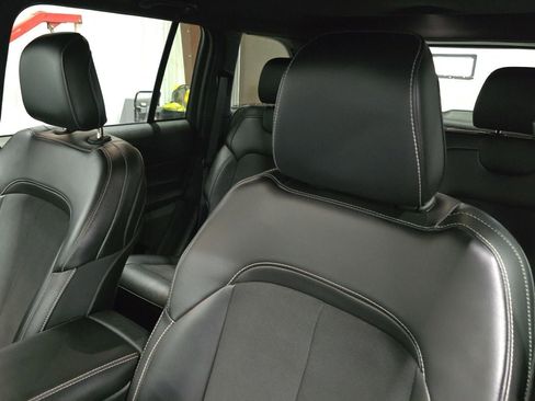 Used 2024 Jeep Grand Cherokee Altitude image 17