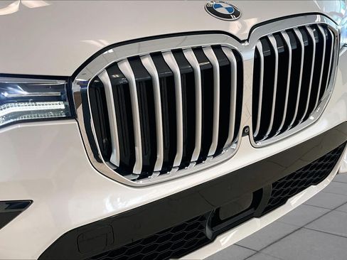 Used 2021 BMW X7 xDrive40i w/ M Sport Package AWD/4WD image 28