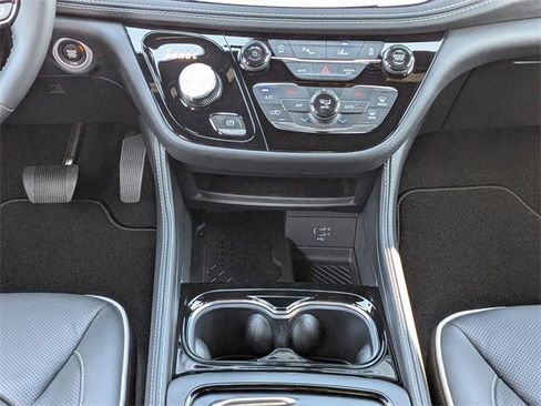 New 2026 Chrysler Pacifica Limited image 19