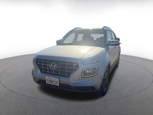 Used 2025 Hyundai Venue SEL image 7