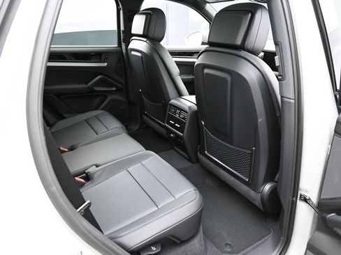 Certified 2026 Porsche Cayenne E-Hybrid AWD/4WD image 28