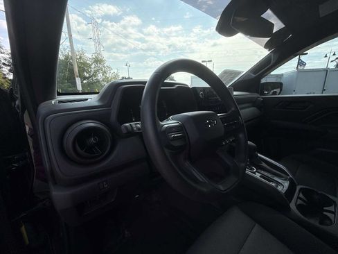 Used 2023 Chevrolet Colorado Trail Boss w/ Technology Package AWD/4WD image 10