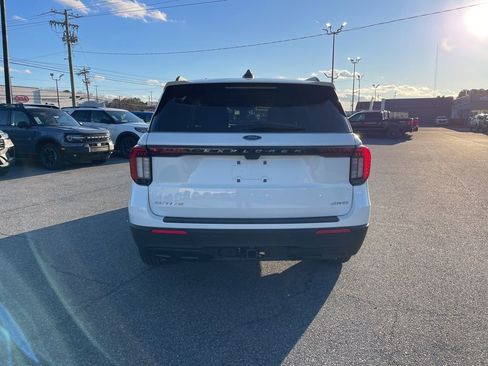 New 2026 Ford Explorer Active AWD/4WD image 5