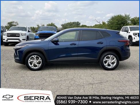 Certified 2024 Chevrolet Trax LS w/ LS Convenience Package FWD image 2