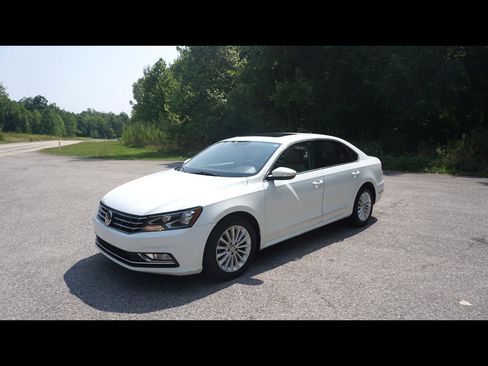 Used 2016 Volkswagen Passat 1.8T SE image 1
