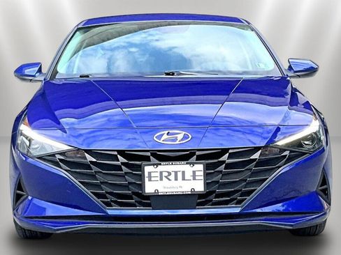 Used 2023 Hyundai Elantra SEL w/ Convenience Package FWD image 2