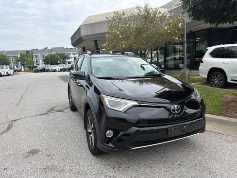 Used 2017 Toyota RAV4 XLE w/ Plus Special Value Package AWD/4WD image 5