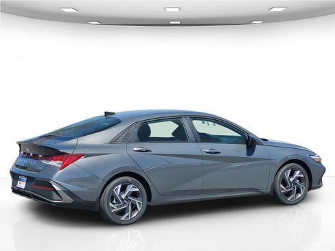 New 2025 Hyundai Elantra SEL image 9