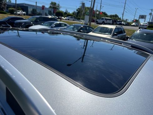 New 2025 Volkswagen Taos SE image 4