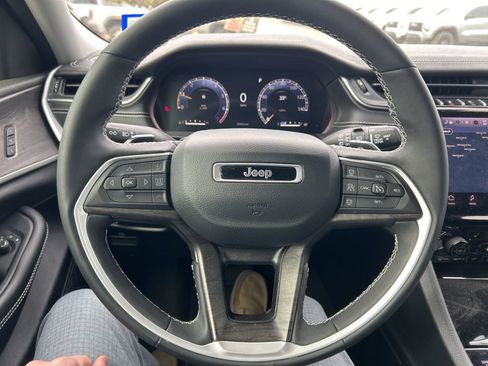 Used 2024 Jeep Grand Cherokee L Limited w/ Luxury Tech Group II image 14