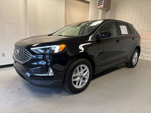 Used 2024 Ford Edge SEL w/ Convenience Package AWD/4WD image 2