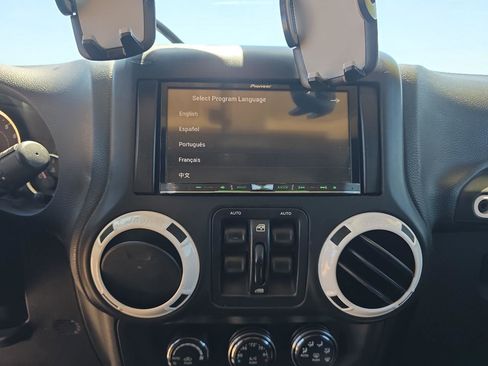 Used 2015 Jeep Wrangler Unlimited Sahara AWD/4WD image 15