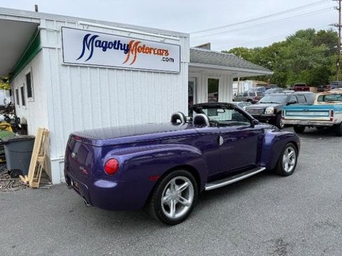 Used 2004 Chevrolet SSR w/ Preferred Equipment Group RWD image 3