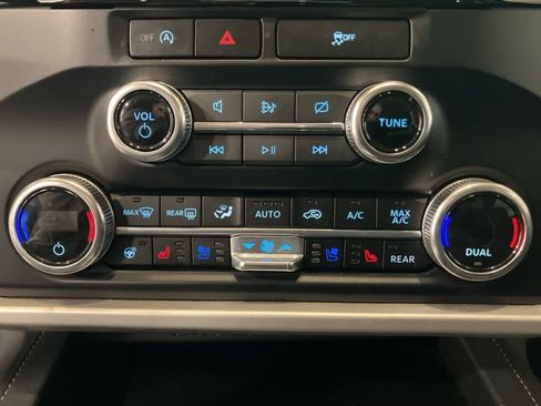 Used 2024 Ford Expedition Max XLT image 21